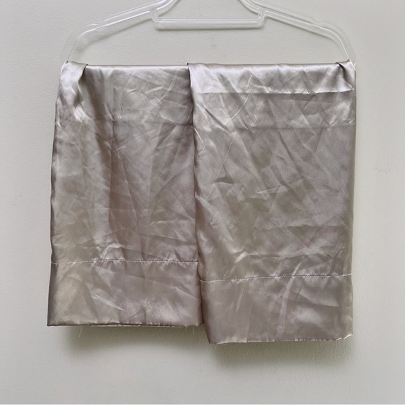Set of Satin Beige Pillowcases - Picture 1 of 5